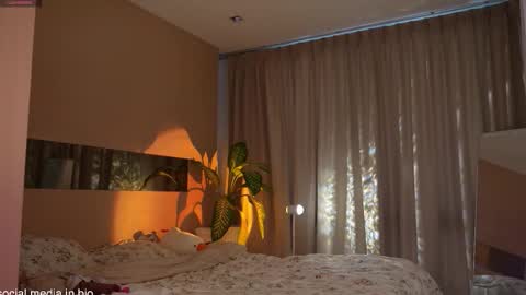 Snapshot of shinyways chatting on 10.20.25 Melissa online show from 10.20.25