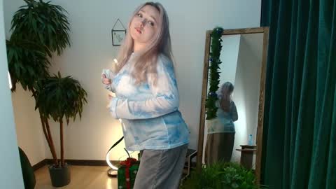 Snapshot of shir_0 chatting on 12.20.24 shir_0 online show from 12.20.24