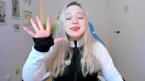 Snapshot of shir_0 chatting on 12.21.24 shir_0 online show from 12.21.24