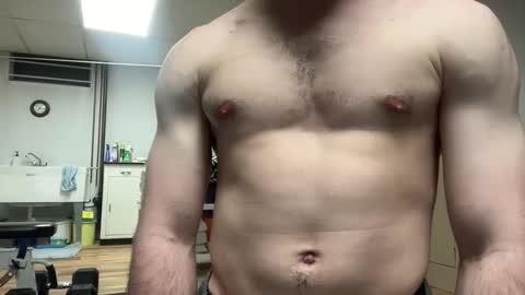 shirtlesshunk15 online show from 04.11.26