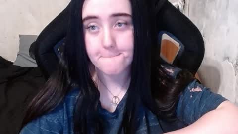 Snapshot of show_for_you chatting on 03.04.25 show_for_you online show from 03.04.25