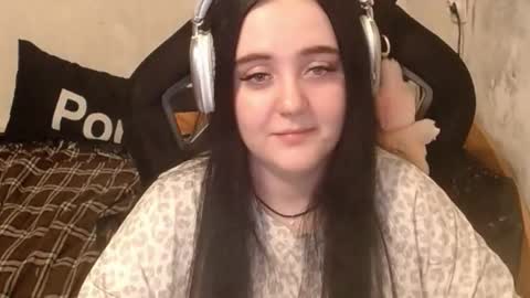 Snapshot of show_for_you chatting on 11.06.25 show_for_you online show from 11.06.25