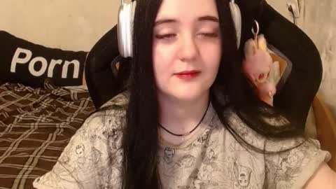 Snapshot of show_for_you chatting on 11.11.25 show_for_you online show from 11.11.25