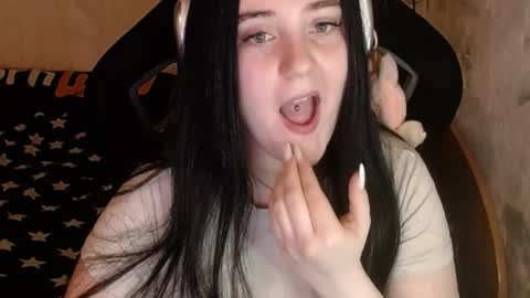 Snapshot of show_for_you chatting on 12.17.25 show_for_you online show from 12.17.25