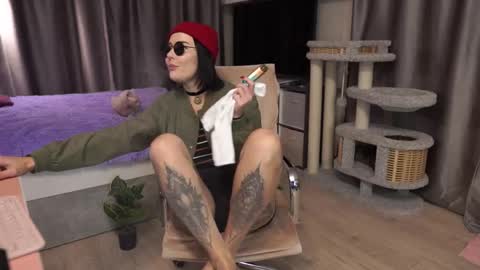 Snapshot of show_must_goon chatting on 10.31.25 Anna online show from 10.31.25