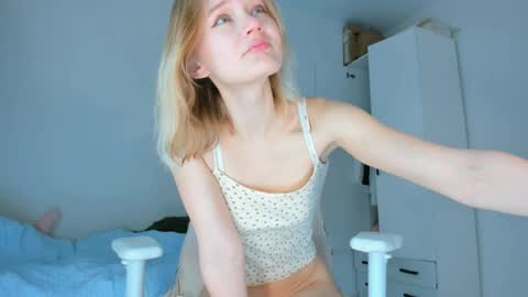 Snapshot of showmejenny chatting on 04.02.26 jennywoody online show from 04.02.26