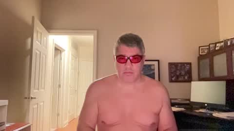 Snapshot of showmet chatting on 02.08.25 Chicago Guy online show from 02.08.25