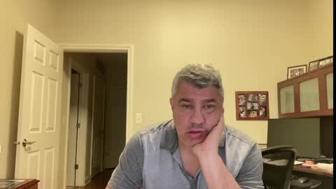 Snapshot of showmet chatting on 09.18.25 Chicago Guy online show from 09.18.25