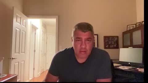 Snapshot of showmet chatting on 10.12.25 Chicago Guy online show from 10.12.25