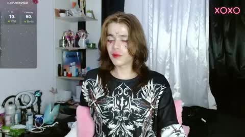 Snapshot of shun_sun chatting on 12.12.24 Shun White online show from 12.12.24