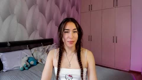 Snapshot of shy_bambiii chatting on 12.10.24 Mika online show from 12.10.24