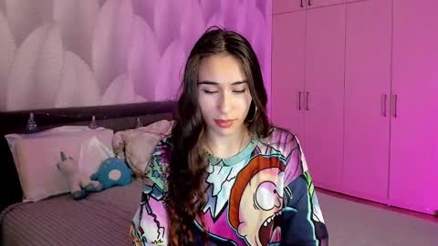 Snapshot of shy_bambiii chatting on 12.11.24 Mika online show from 12.11.24