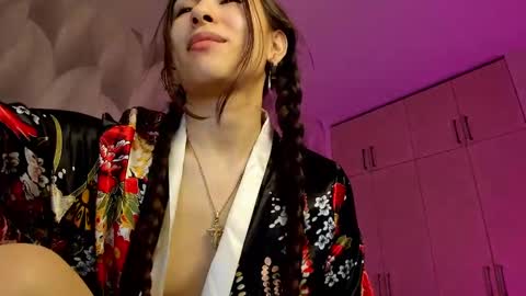 Snapshot of shy_bambiii chatting on 12.14.24 Mika online show from 12.14.24