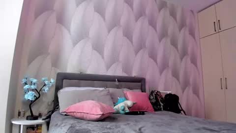 Snapshot of shy_bambiii chatting on 02.10.25 Mika online show from 02.10.25