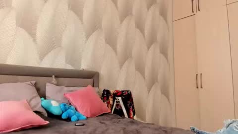 Snapshot of shy_bambiii chatting on 09.20.25 Mika online show from 09.20.25