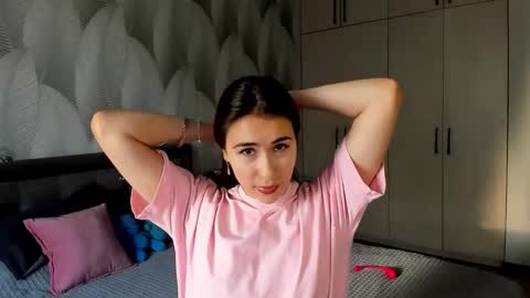 Snapshot of shy_bambiii chatting on 09.26.25 Mika online show from 09.26.25