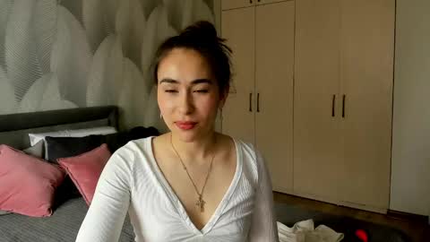 Snapshot of shy_bambiii chatting on 05.30.26 Mika online show from 05.30.26