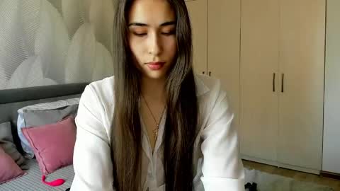 Snapshot of shy_bambiii chatting on 06.01.26 Mika online show from 06.01.26