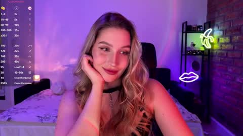 Snapshot of shy_bee chatting on 11.14.25 Alice online show from 11.14.25