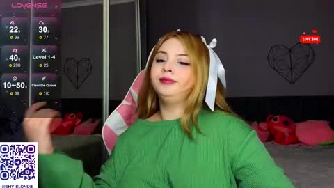 Snapshot of shy_blondiee chatting on 01.17.25 Molly online show from 01.17.25