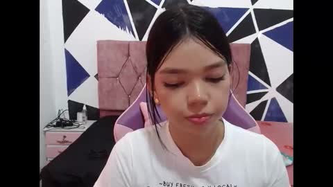 Snapshot of shy_luna18 chatting on 10.17.25 luna online show from 10.17.25