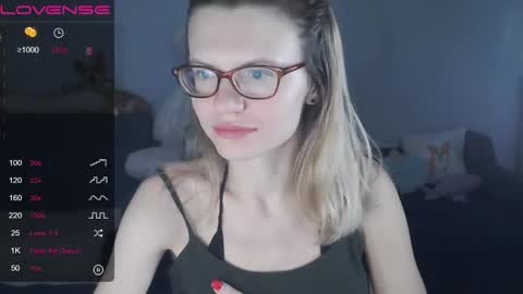 Snapshot of shy_moony chatting on 03.04.25 just Alex online show from 03.04.25