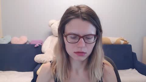 Snapshot of shy_moony chatting on 11.21.25 just Alex online show from 11.21.25