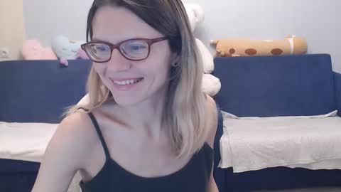 Snapshot of shy_moony chatting on 11.25.25 just Alex online show from 11.25.25