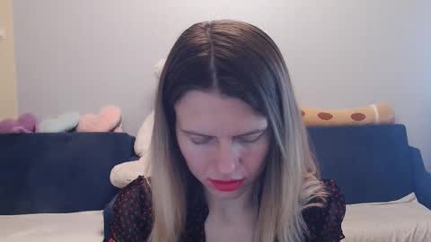 Snapshot of shy_moony chatting on 11.28.25 just Alex online show from 11.28.25