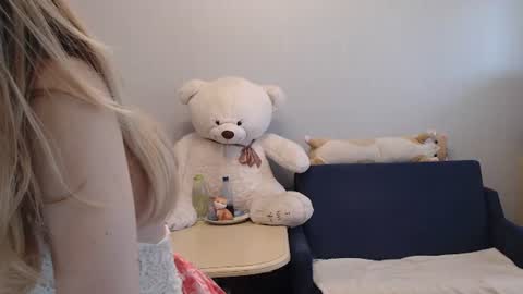 Snapshot of shy_moony chatting on 06.12.26 just Alex online show from 06.12.26