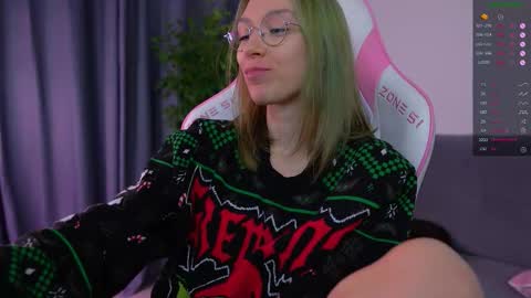 Snapshot of shy_or_horny chatting on 11.21.25 HI i am Marcy online show from 11.21.25