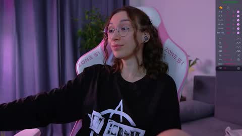 Snapshot of shy_or_horny chatting on 12.19.25 HI i am Marcy online show from 12.19.25