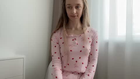 shy_schoolgirl_ online show from 06.17.26