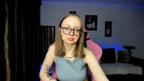 Snapshot of shy_suchka chatting on 01.12.25 Melissa online show from 01.12.25