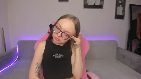 Snapshot of shy_suchka chatting on 02.13.25 Melissa online show from 02.13.25