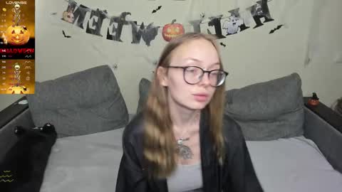 Snapshot of shy_suchka chatting on 11.02.25 Melissa online show from 11.02.25