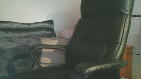 shyboyhugecum2020 online show from 10.21.25