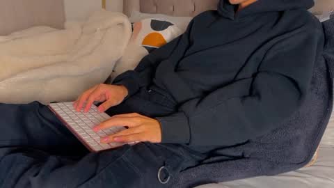 Snapshot of shydude666 chatting on 12.03.25 shydude666 online show from 12.03.25