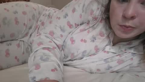 Snapshot of shyelyseee chatting on 11.23.25 Elyse online show from 11.23.25