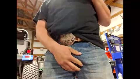 shyguycurious5 online show from 10.30.25