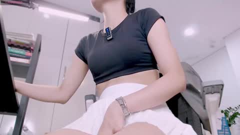 shyn_22 online show from 10.23.25