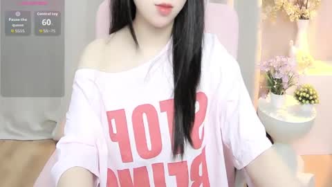Snapshot of shynana23 chatting on 06.19.26 nana online show from 06.19.26