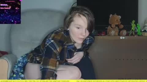 Snapshot of shyohiogirl chatting on 02.11.25 Hippie online show from 02.11.25