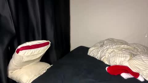 Snapshot of shyredstar chatting on 12.27.24 Tom and Betty online show from 12.27.24