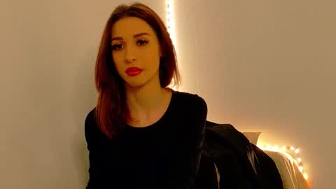 Snapshot of sia_a chatting on 11.22.25 Anastasia online show from 11.22.25