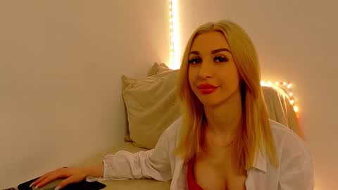 Snapshot of sia_a chatting on 12.04.25 Anastasia online show from 12.04.25