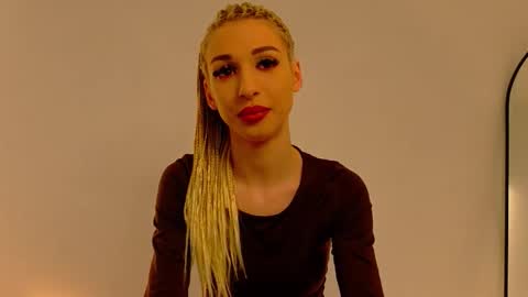 Snapshot of sia_a chatting on 12.20.25 Anastasia online show from 12.20.25