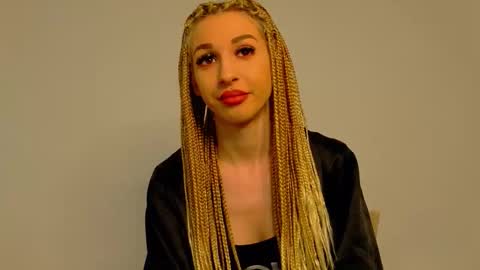 Snapshot of sia_a chatting on 12.23.25 Anastasia online show from 12.23.25