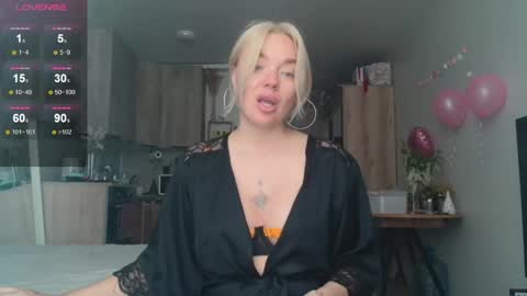 Snapshot of siberian_girl_ chatting on 05.17.26 Eva online show from 05.17.26