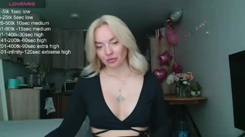 Snapshot of siberian_girl_ chatting on 05.24.26 Eva online show from 05.24.26